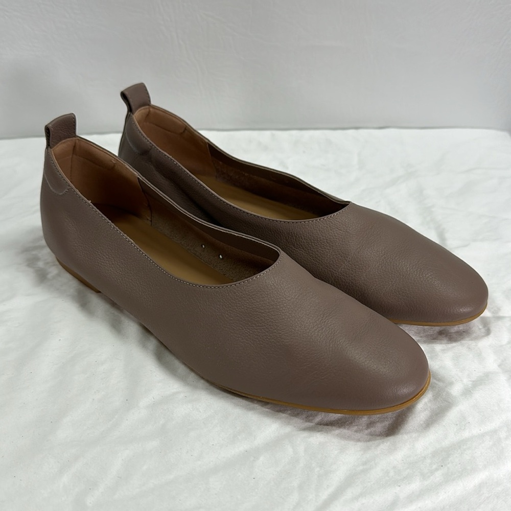 Everlane Taupe Leather Flats